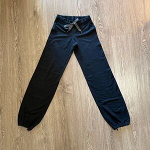 🍋 Lululemon Sweatpants.  Size S/M